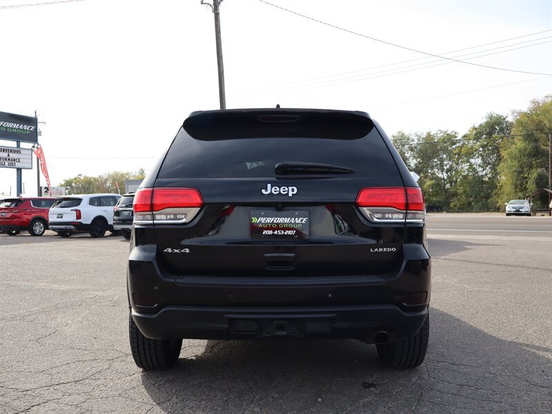 Used 2019 Jeep Grand Cherokee Laredo AWD/4WD image 4