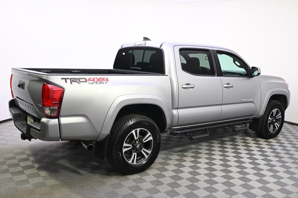 Used 2017 Toyota Tacoma TRD Sport w/ Tow Package (A/T) AWD/4WD image 7
