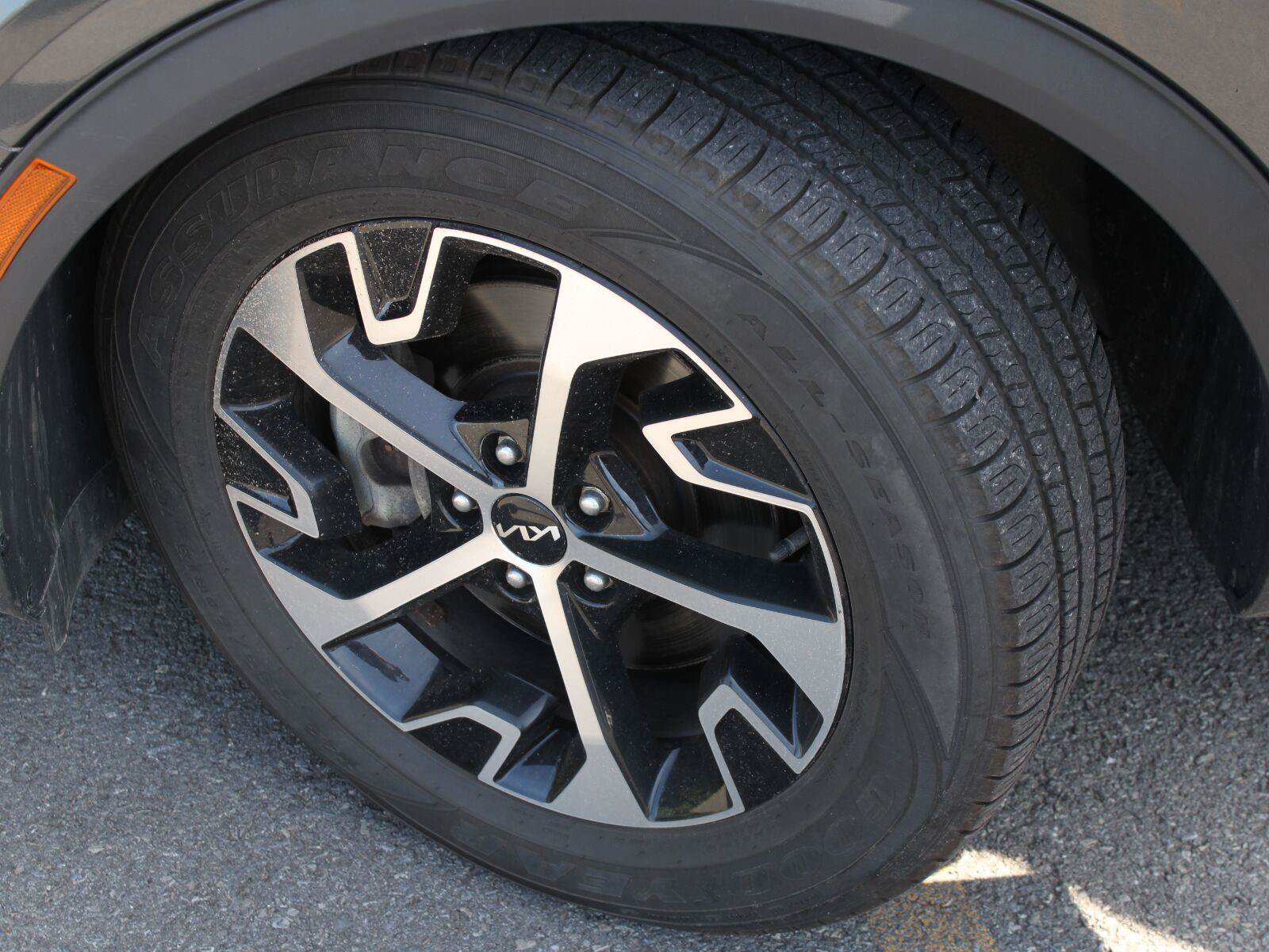 Used 2023 Kia Sportage EX FWD image 17