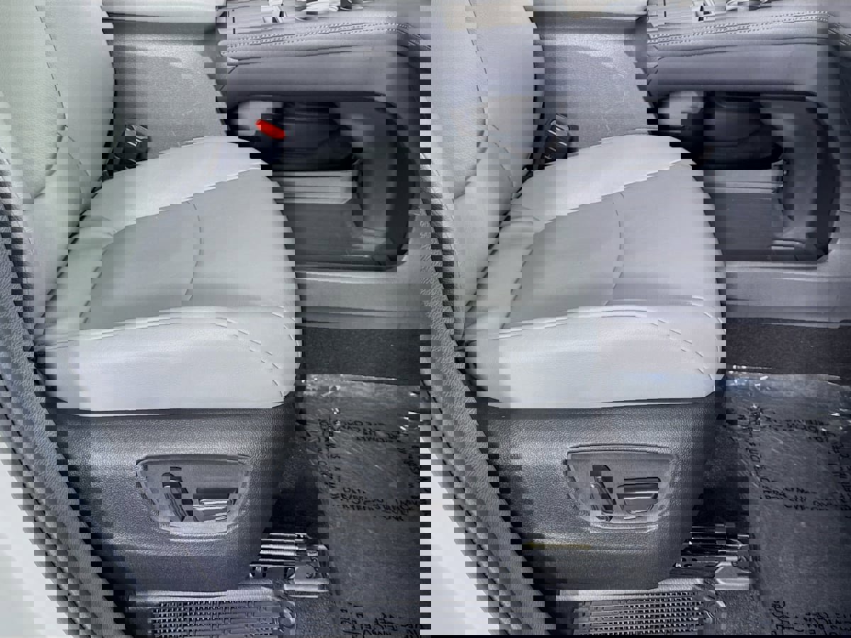 Used 2024 Toyota Sienna XLE image 36