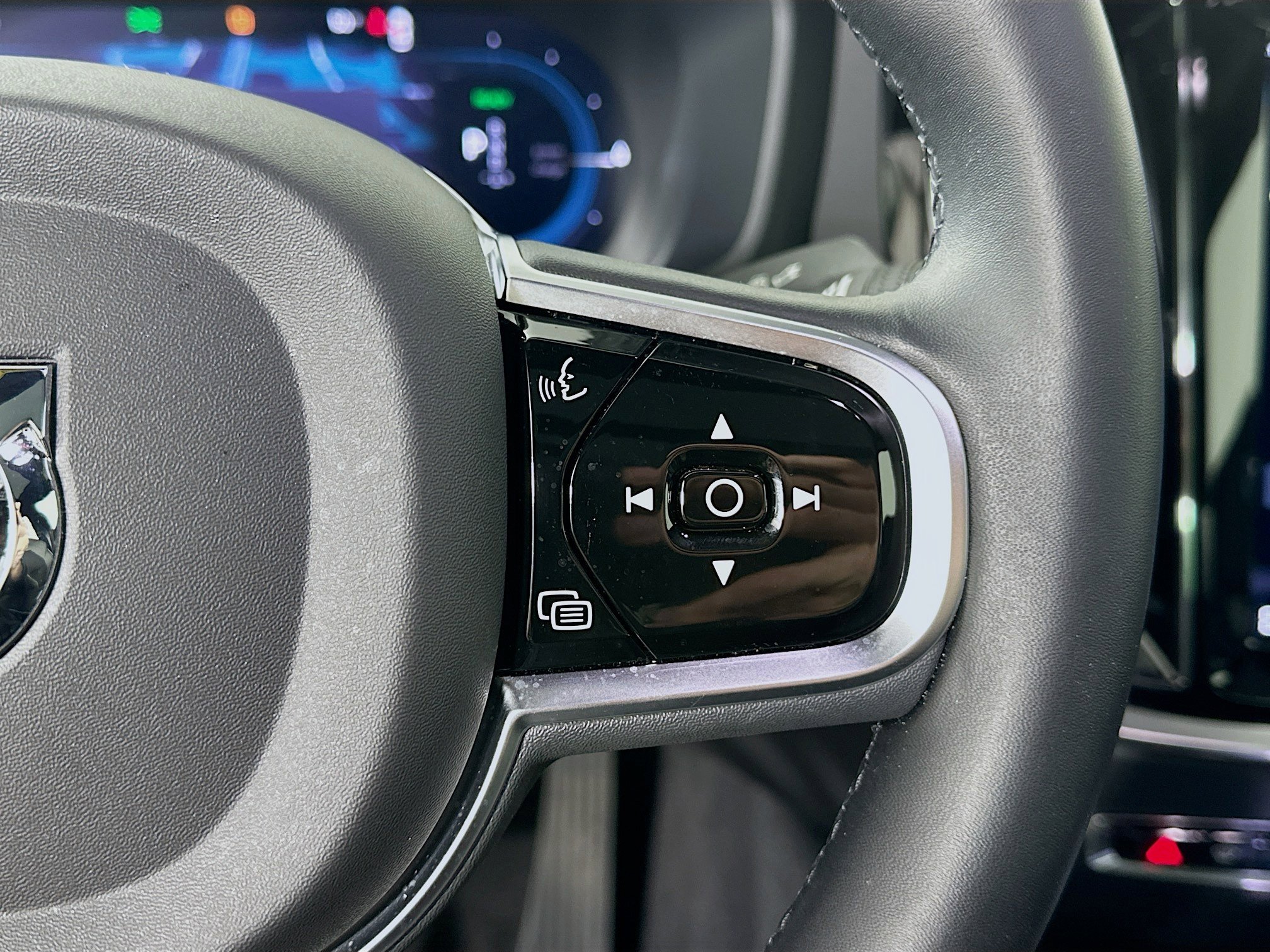 Used 2024 Volvo S60 T8 Plus w/ Climate Package image 18