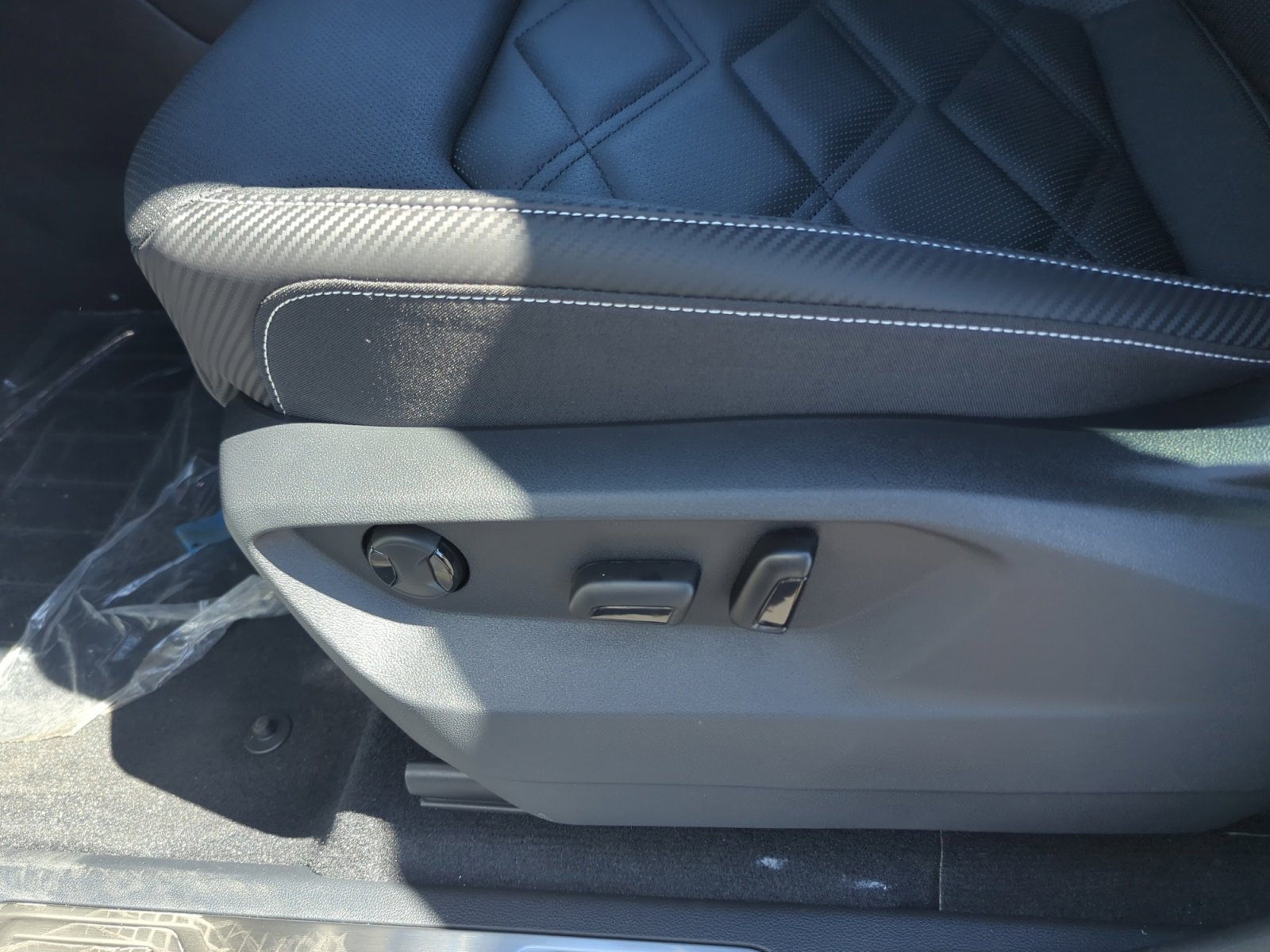 New 2026 Volkswagen Atlas Cross Sport SE image 14