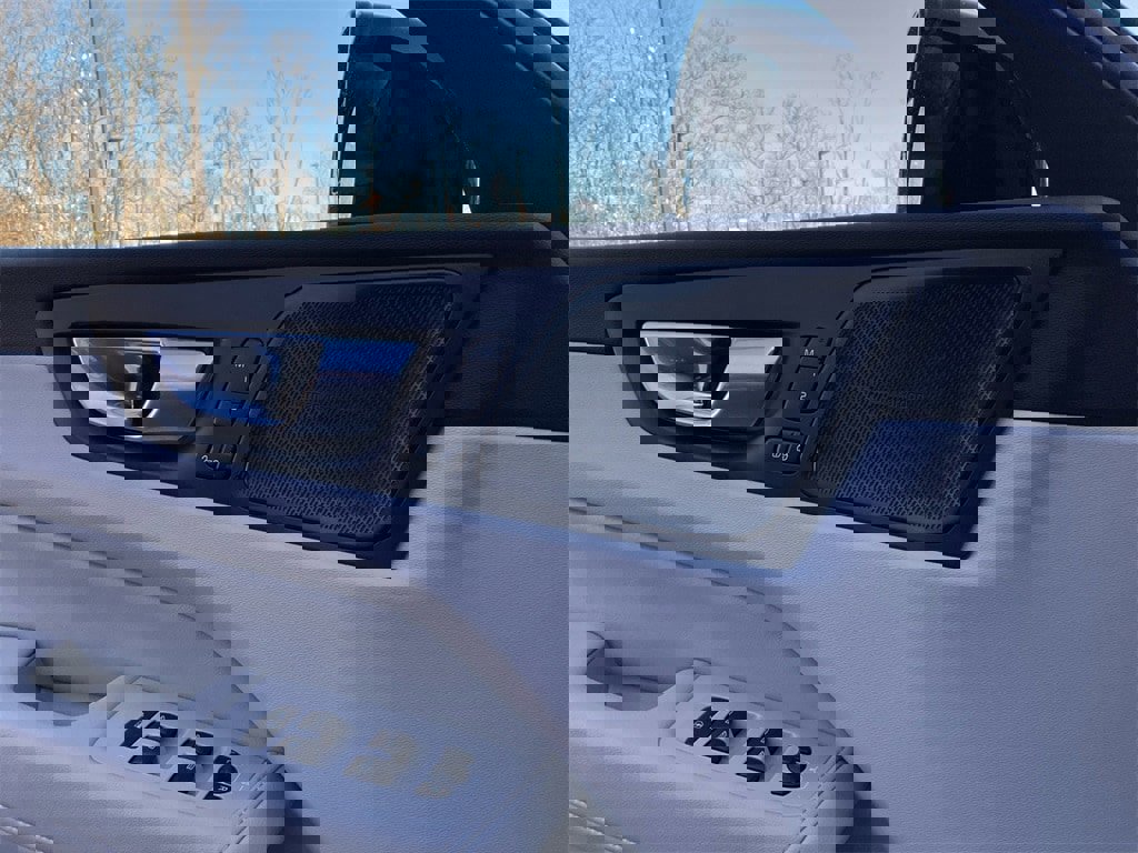 Certified 2023 Volvo XC60 B5 Plus w/ Protection Package Premier image 15