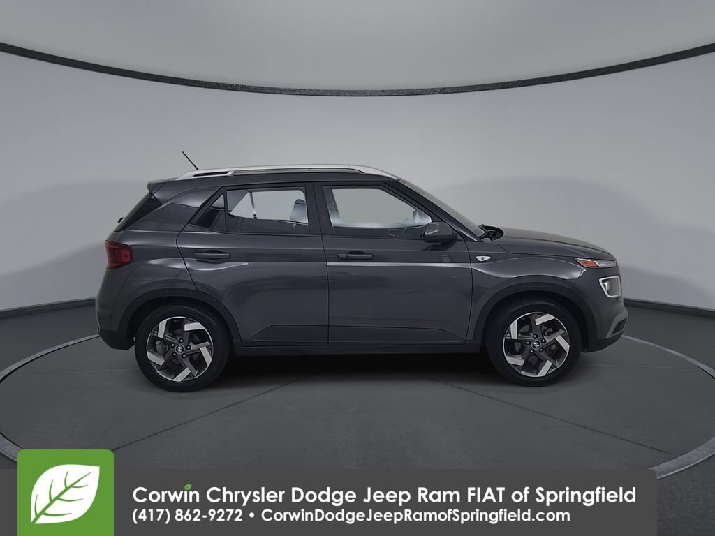 Used 2025 Hyundai Venue SEL FWD image 17