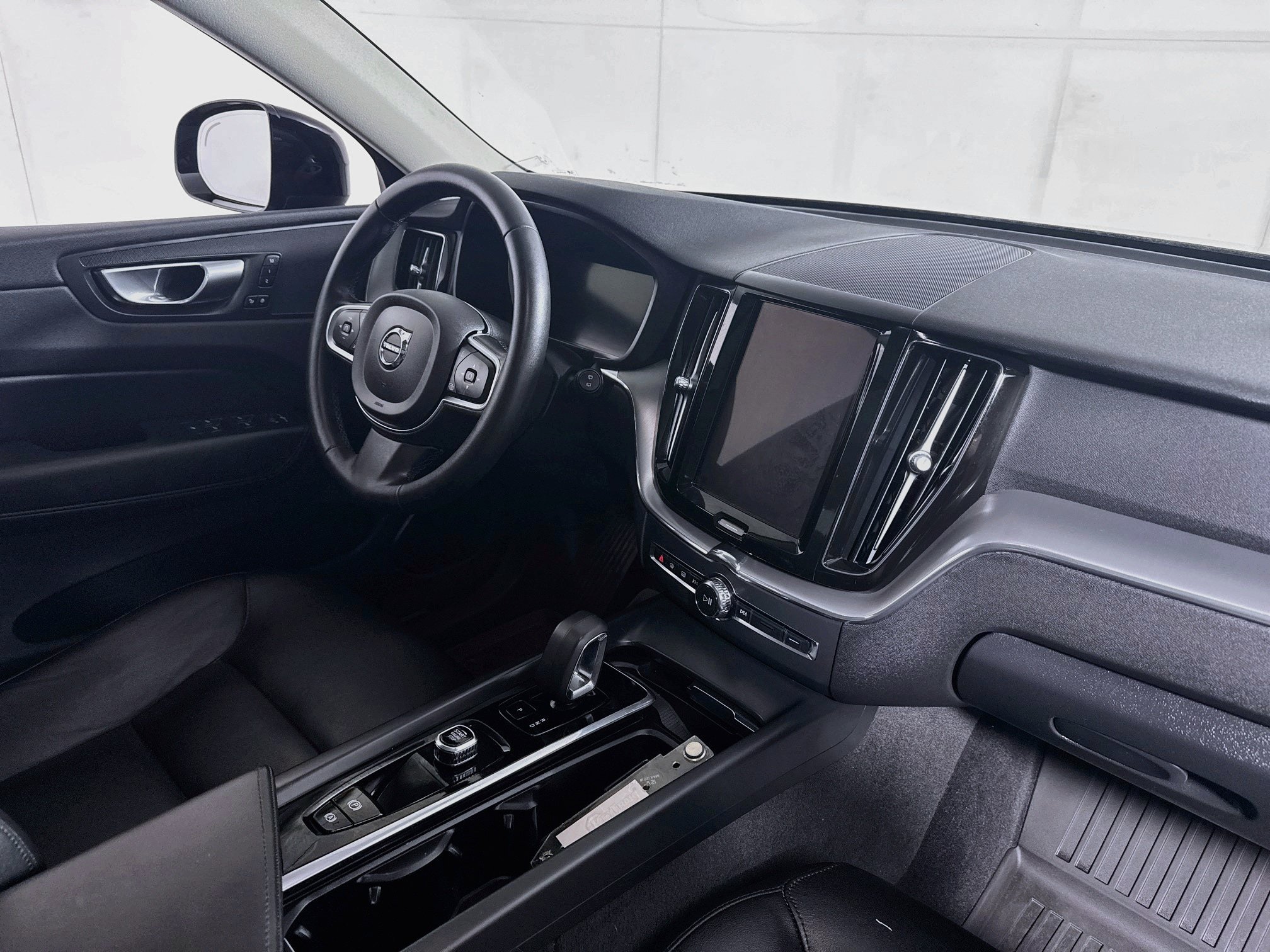 Used 2024 Volvo XC60 B5 Core w/ Protection Package Premier AWD/4WD image 28