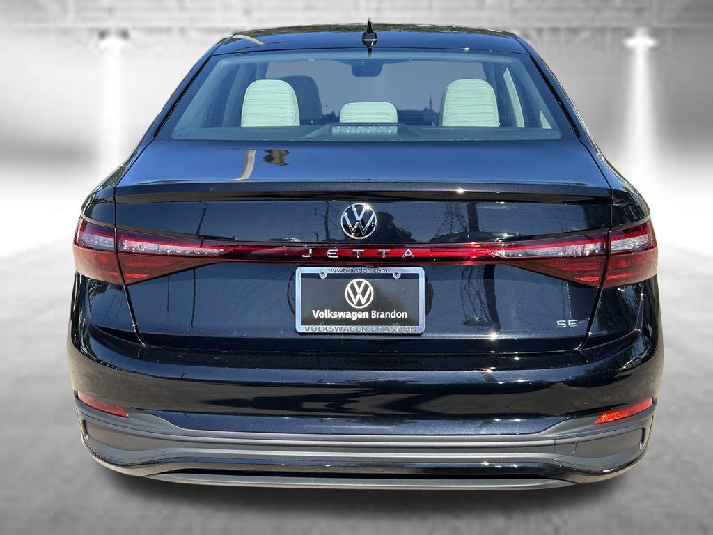 Certified 2026 Volkswagen Jetta SE FWD image 5