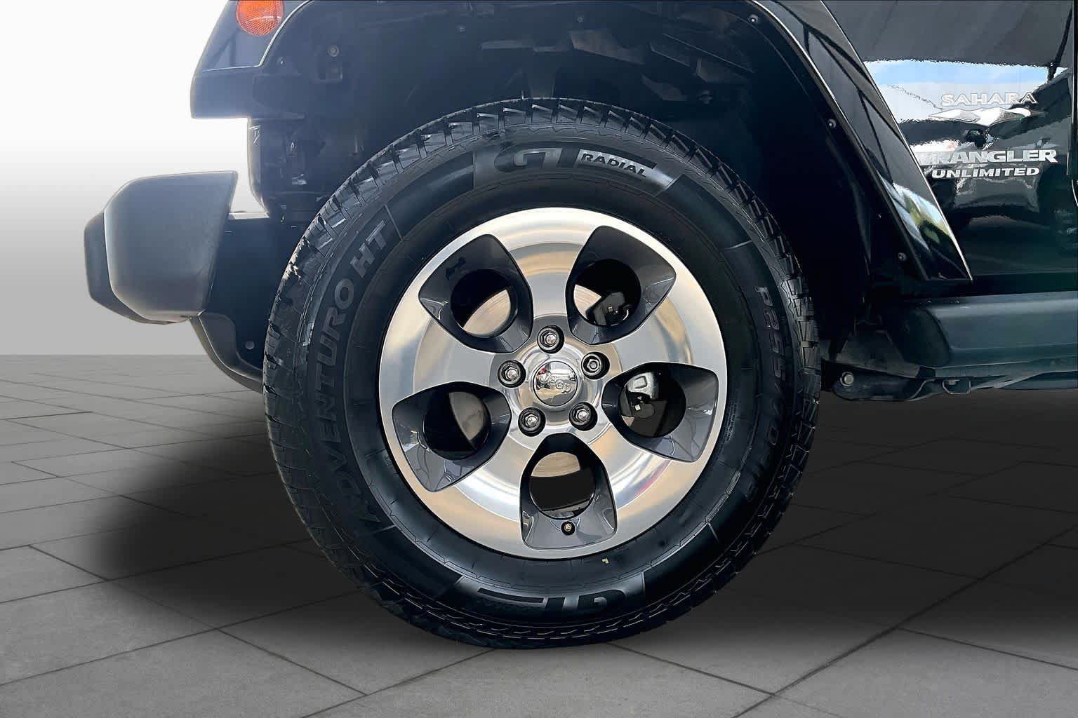 Used 2017 Jeep Wrangler Unlimited Sahara AWD/4WD image 11