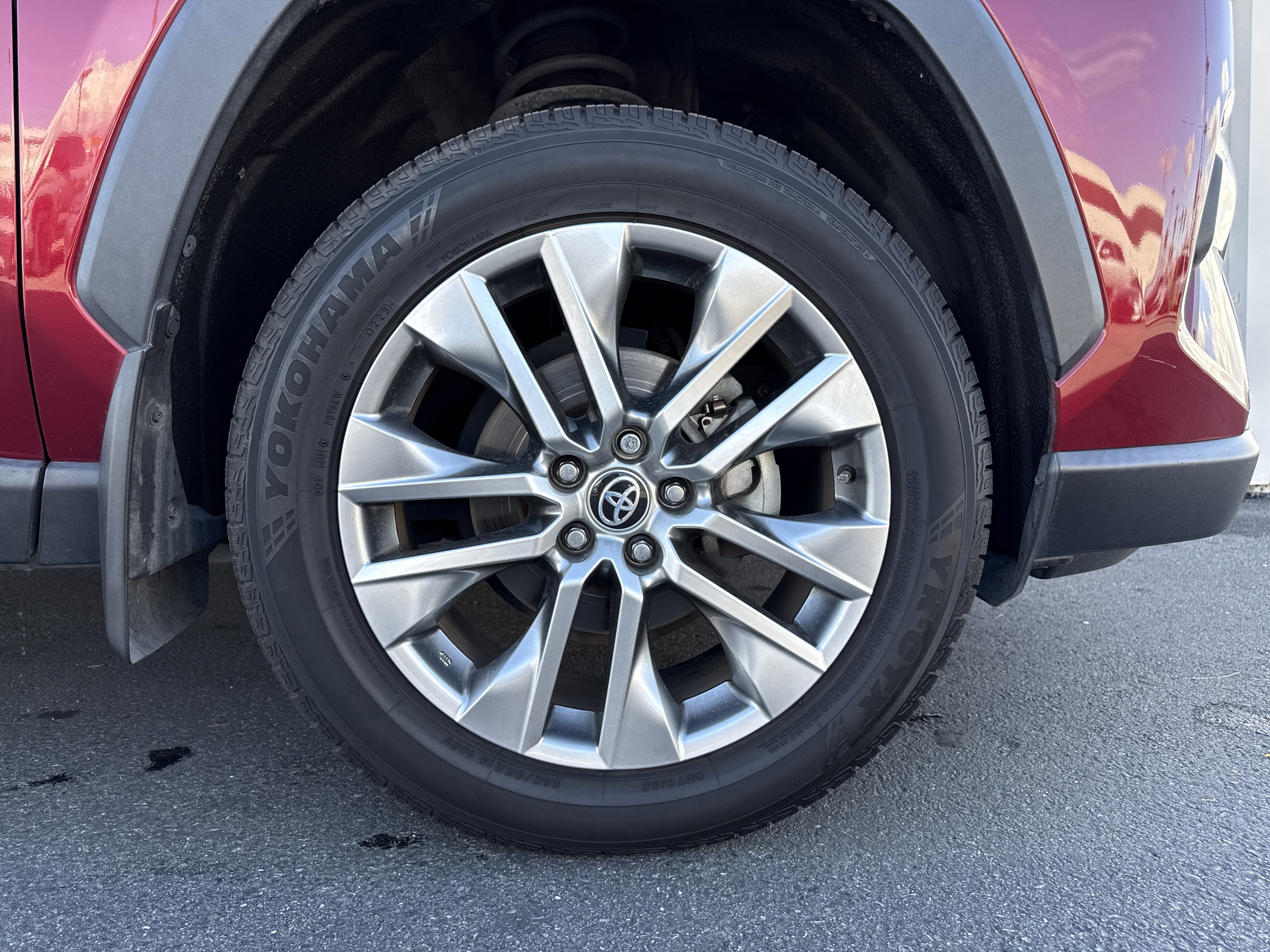 Used 2022 Toyota RAV4 XLE Premium image 29