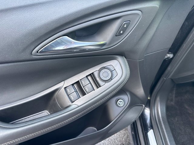 Used 2023 Buick Encore GX Select w/ Sport Touring Package FWD image 7