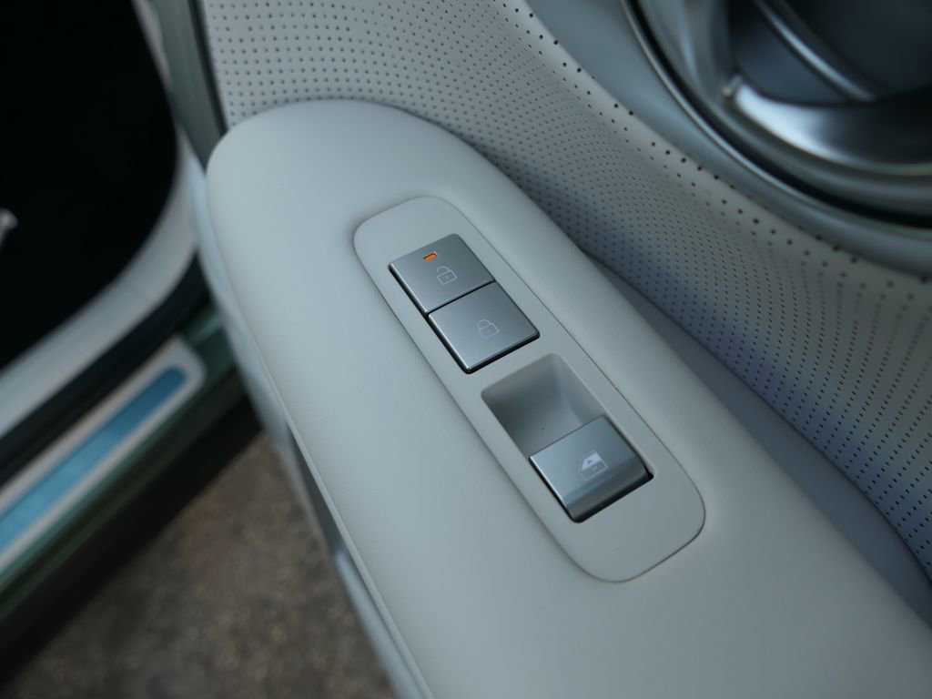 New 2026 Hyundai Ioniq 9 Calligraphy w/ Tow & Go Package image 17