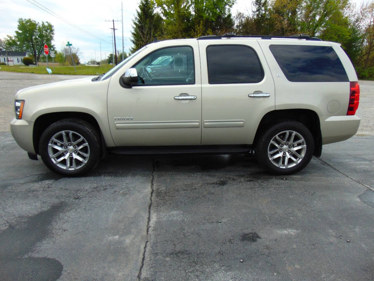 Used 2014 Chevrolet Tahoe LT w/ All-Star Edition AWD/4WD image 5