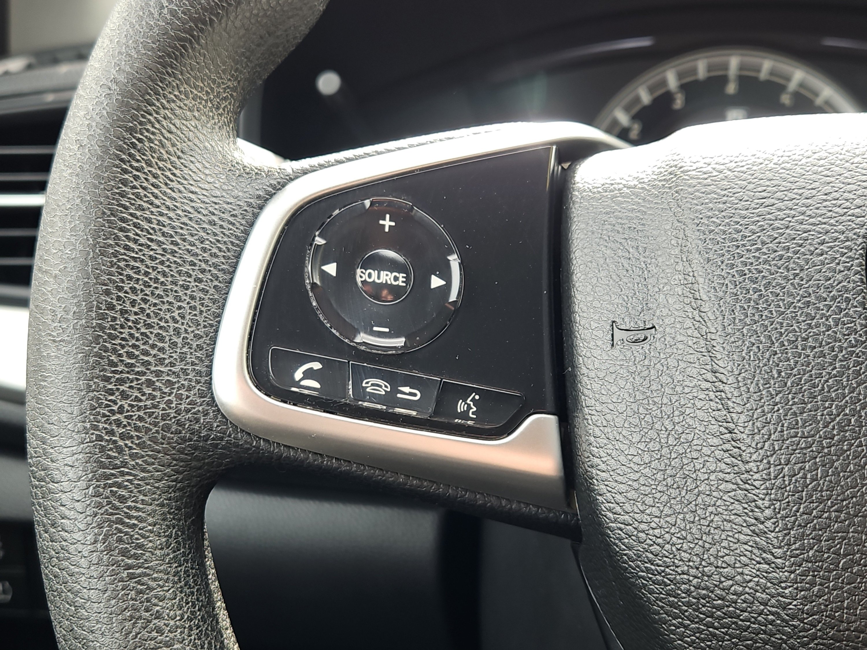 Certified 2018 Honda CR-V LX image 11