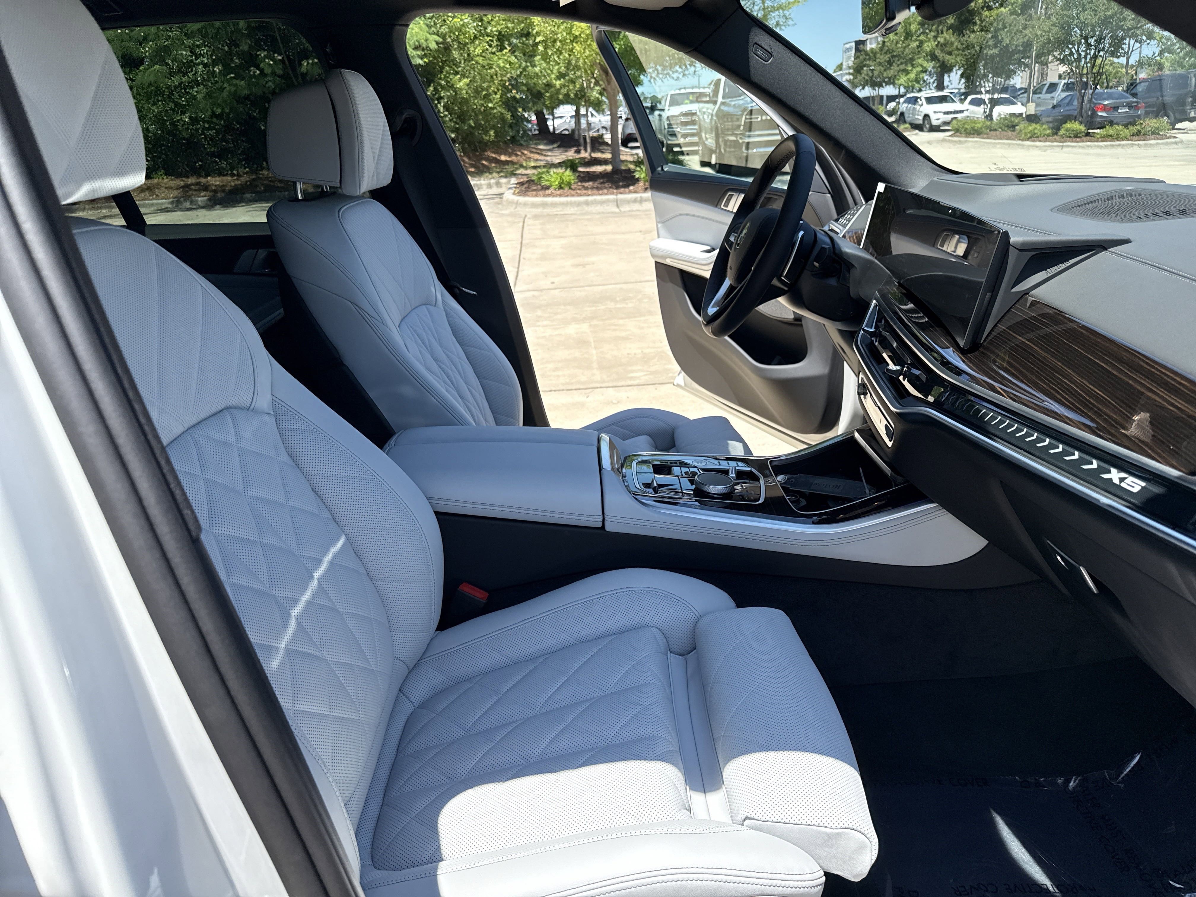 Used 2025 BMW X5 xDrive50e w/ Premium Package image 12