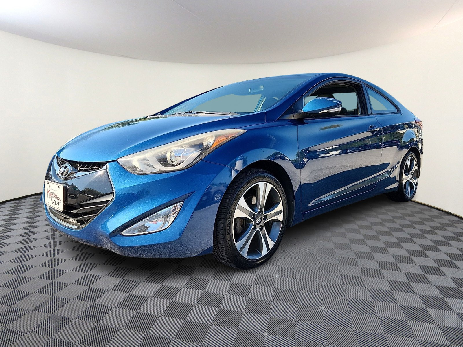 Used 2014 Hyundai Elantra w/ Option Group 2 FWD image 3