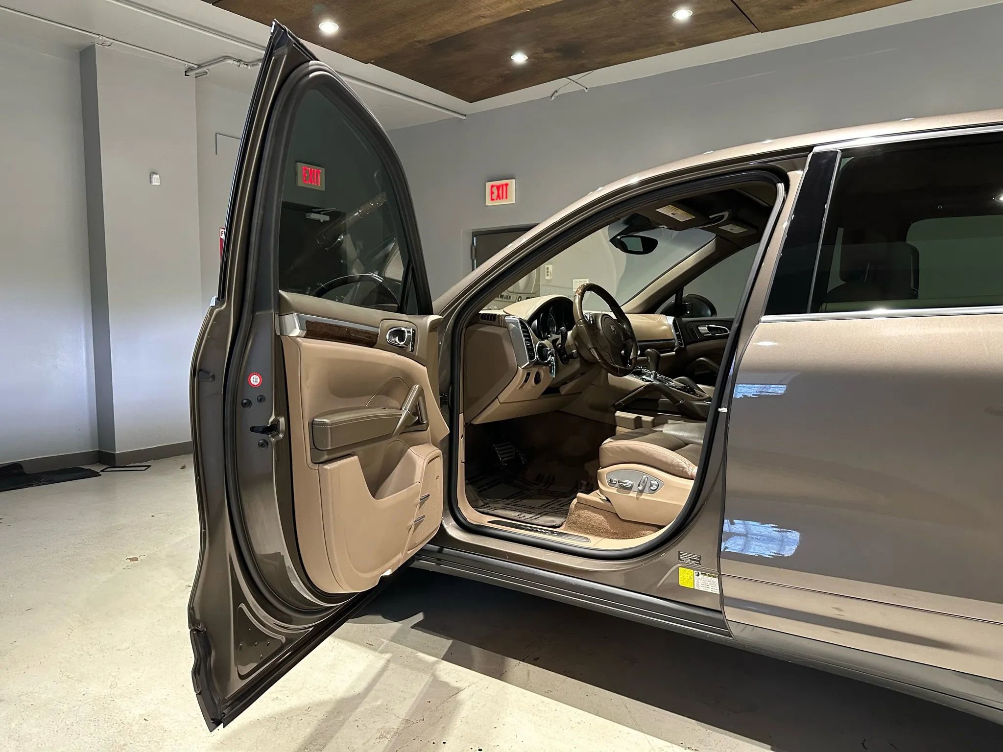 Used 2013 Porsche Cayenne S image 25