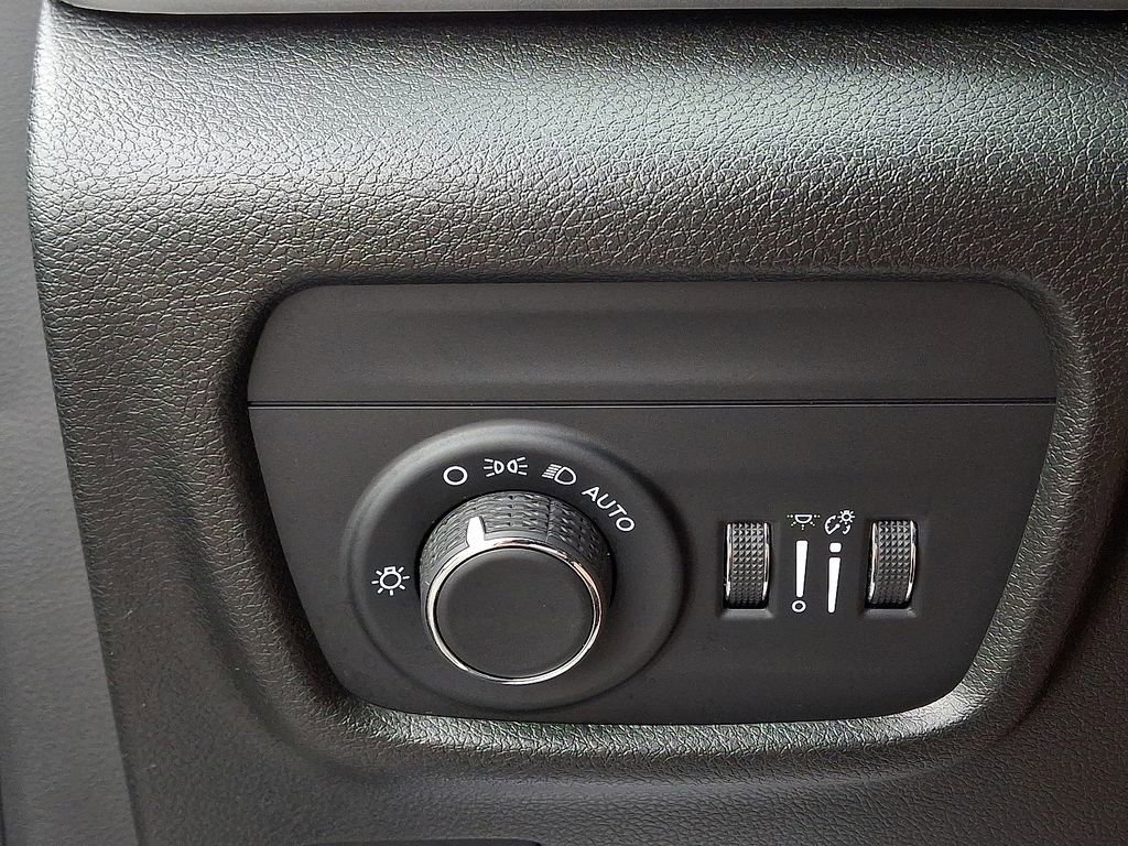 Used 2022 Jeep Grand Cherokee L Laredo w/ Luxury Tech Group I image 26