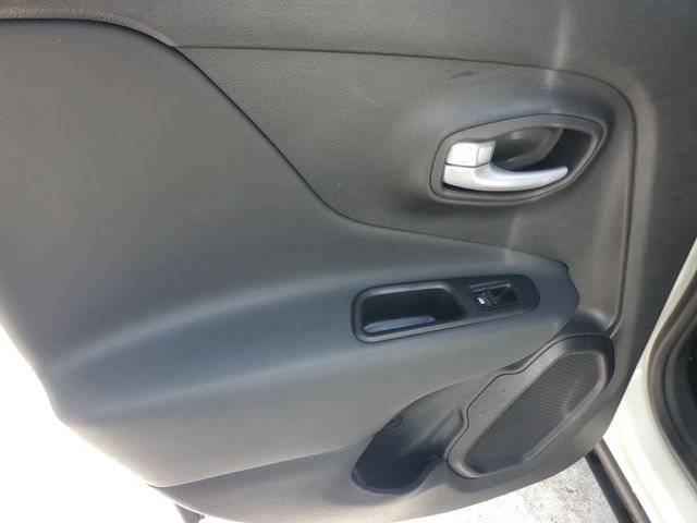 Used 2023 Jeep Renegade Altitude AWD/4WD image 12