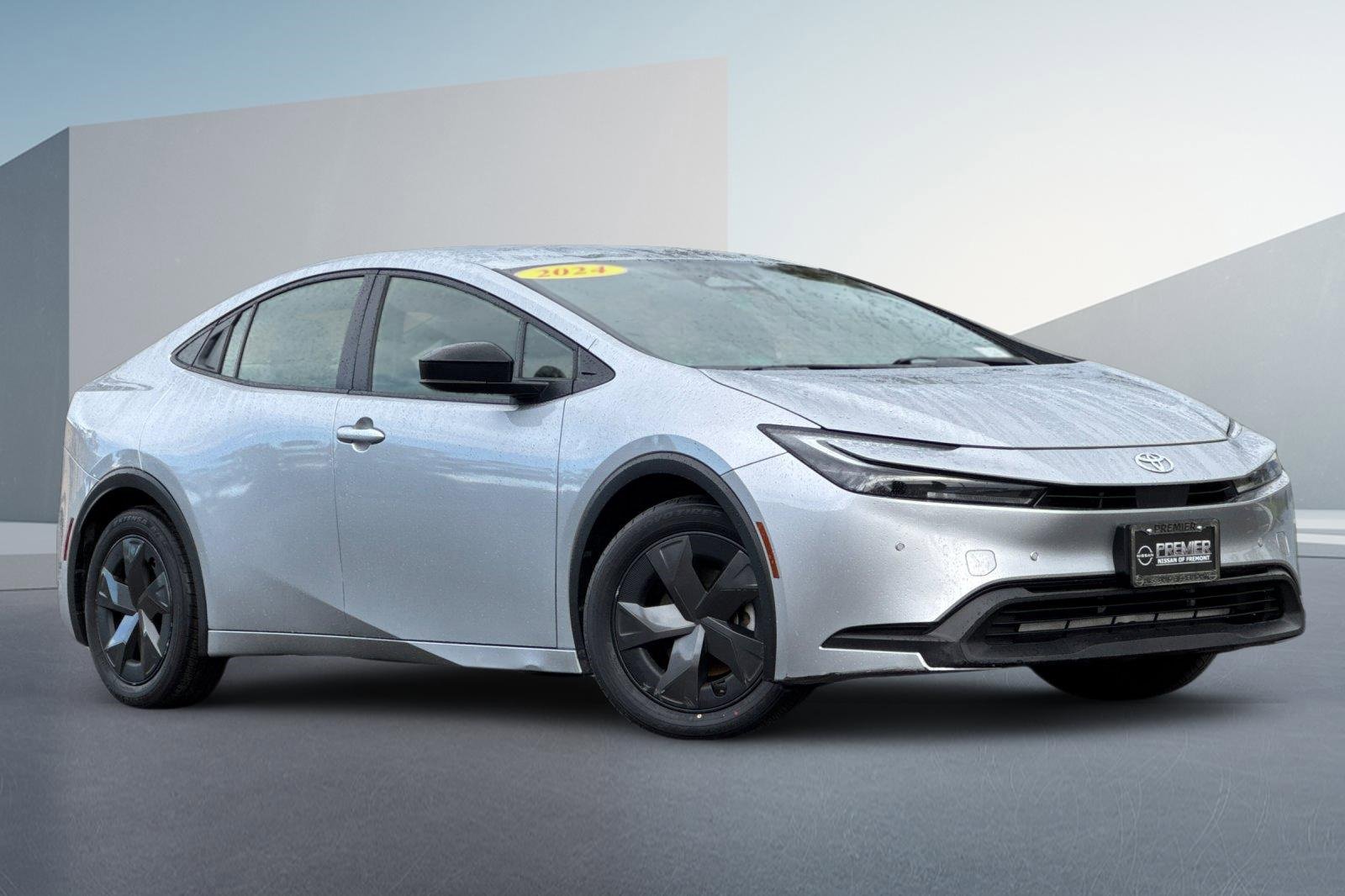 Used 2024 Toyota Prius LE image 2