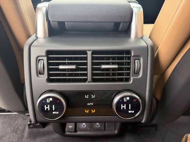 Certified 2026 Land Rover Discovery Limited Edition AWD/4WD image 32