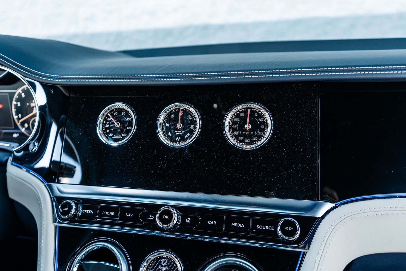 Used 2022 Bentley Continental GT image 35