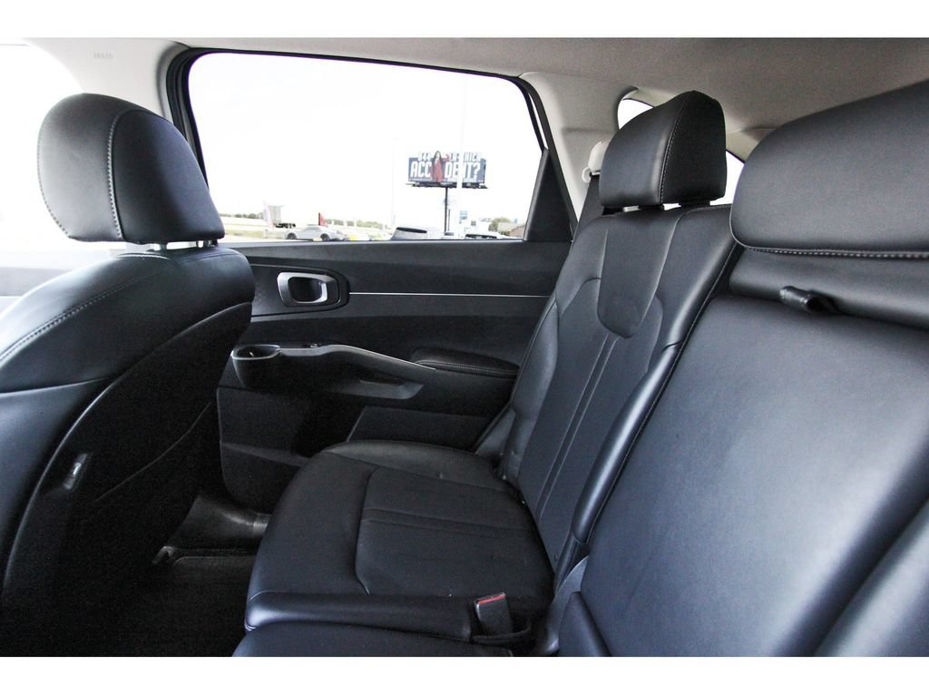 Used 2023 Kia Sorento S w/ Panoramic Sunroof Package FWD image 12