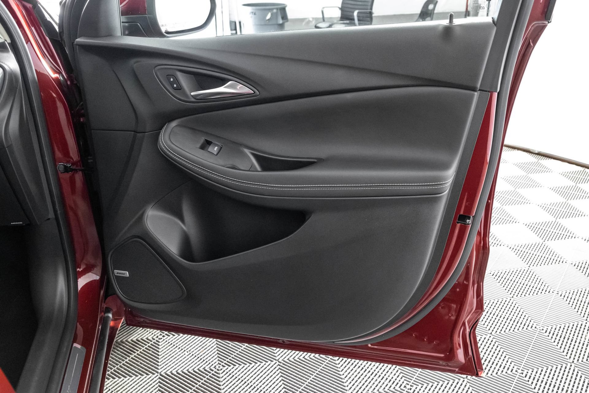 Used 2024 Buick Encore GX Avenir w/ Avenir Convenience Package FWD image 42