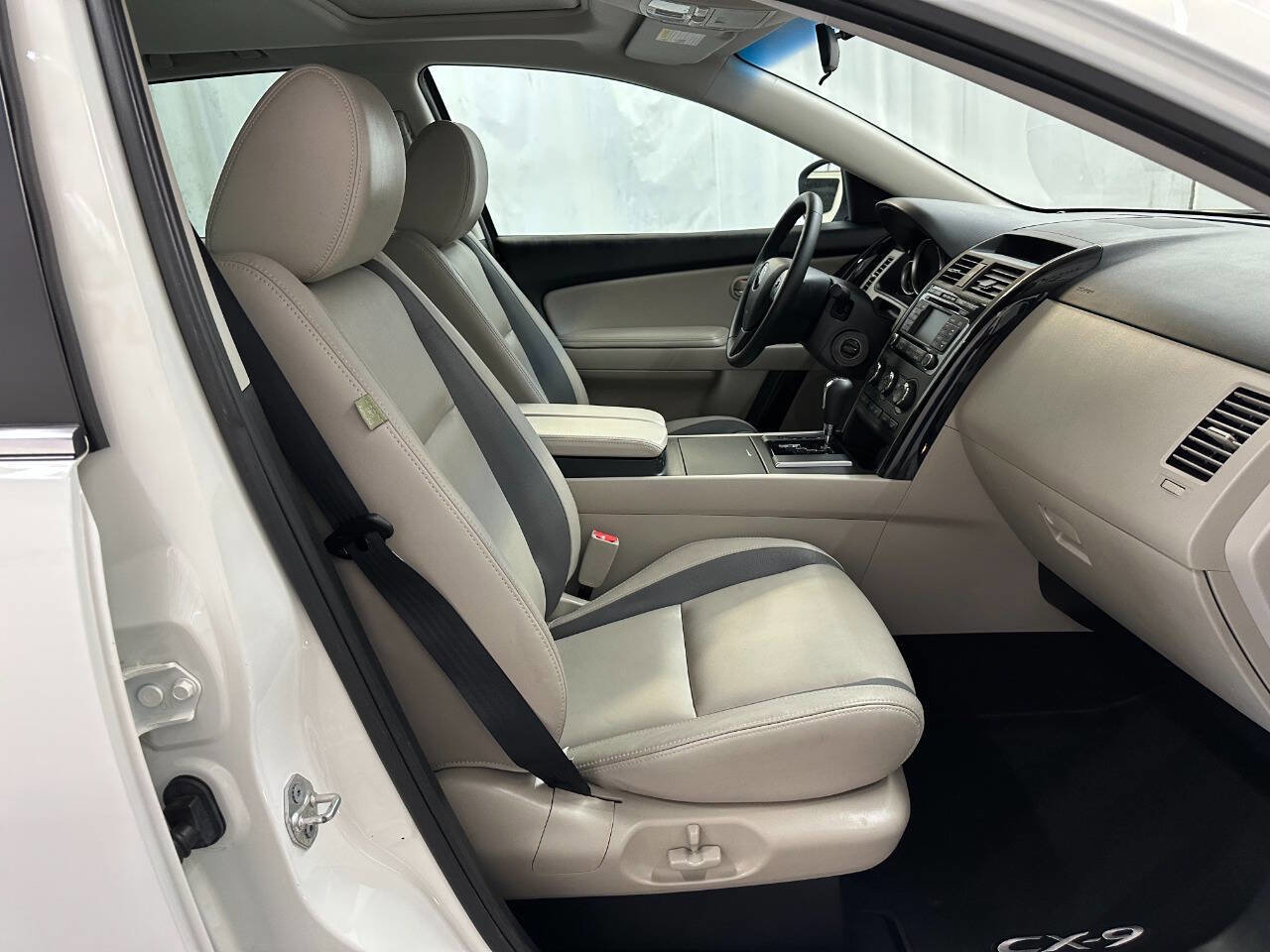 Used 2012 MAZDA CX-9 Touring w/ Moonroof & Bose Audio Pkg image 11