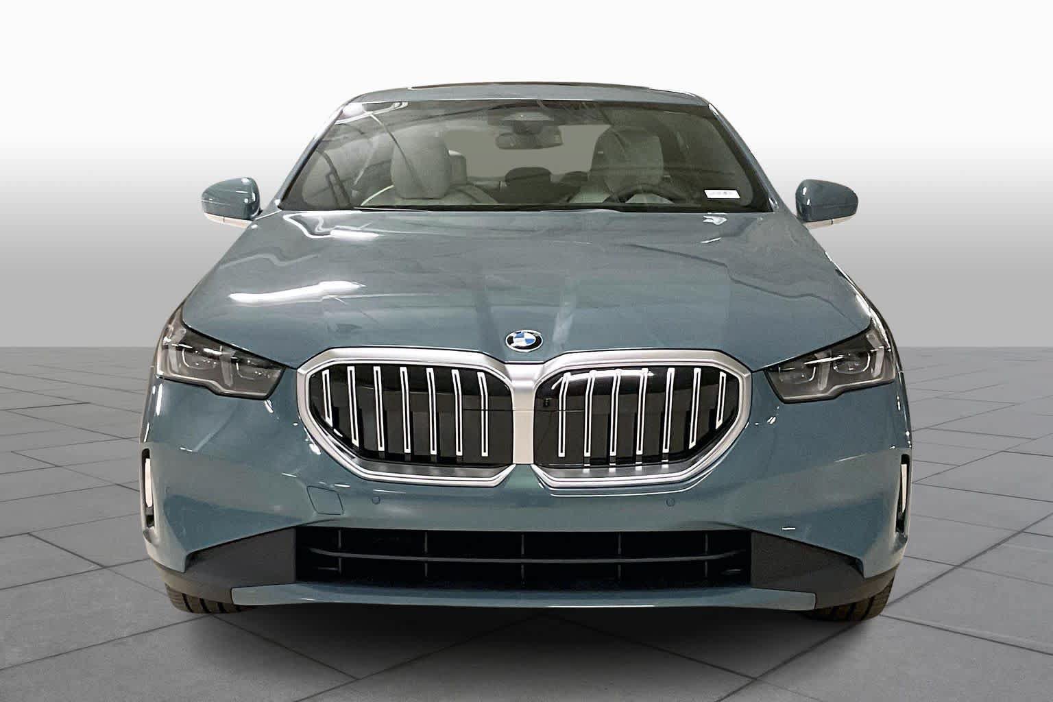 Used 2026 BMW 530i w/ Premium Package RWD image 3