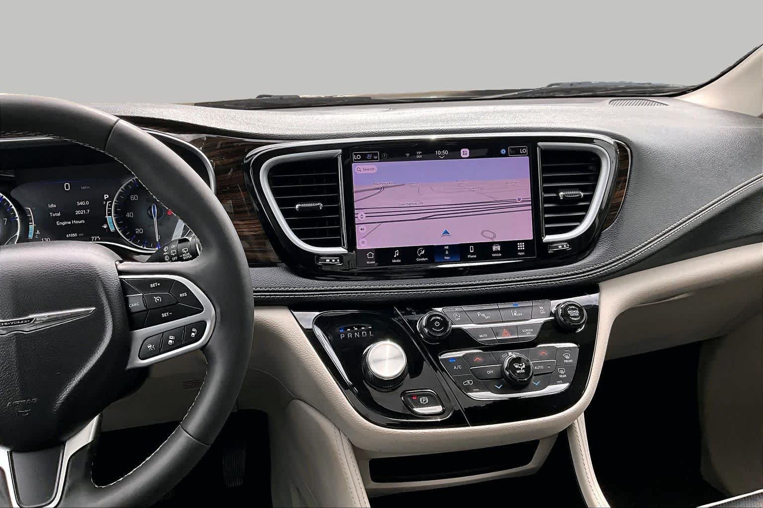 Used 2023 Chrysler Pacifica Limited FWD image 7