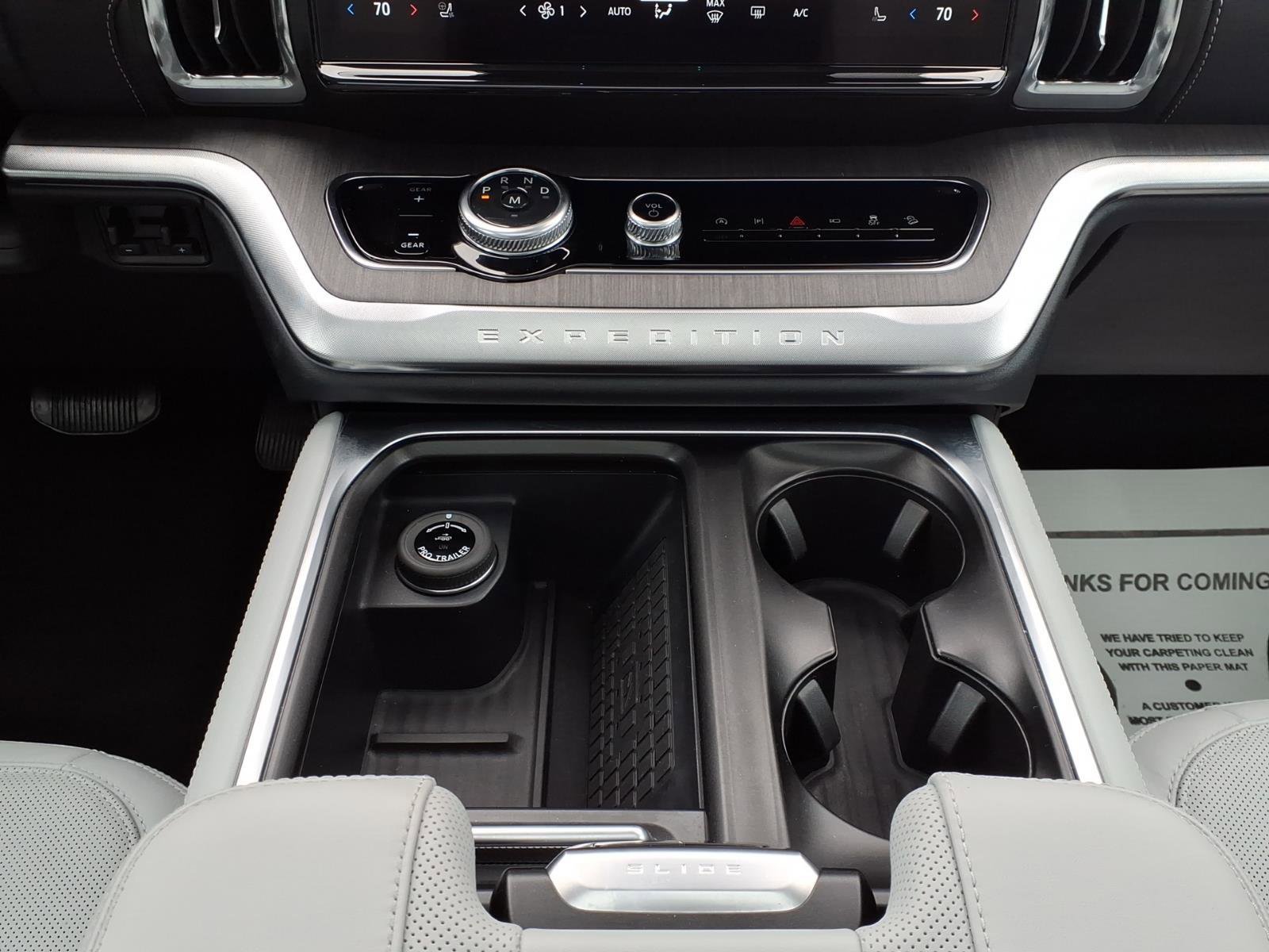 Certified 2025 Ford Expedition Platinum w/ Platinum Ultimate Package image 15