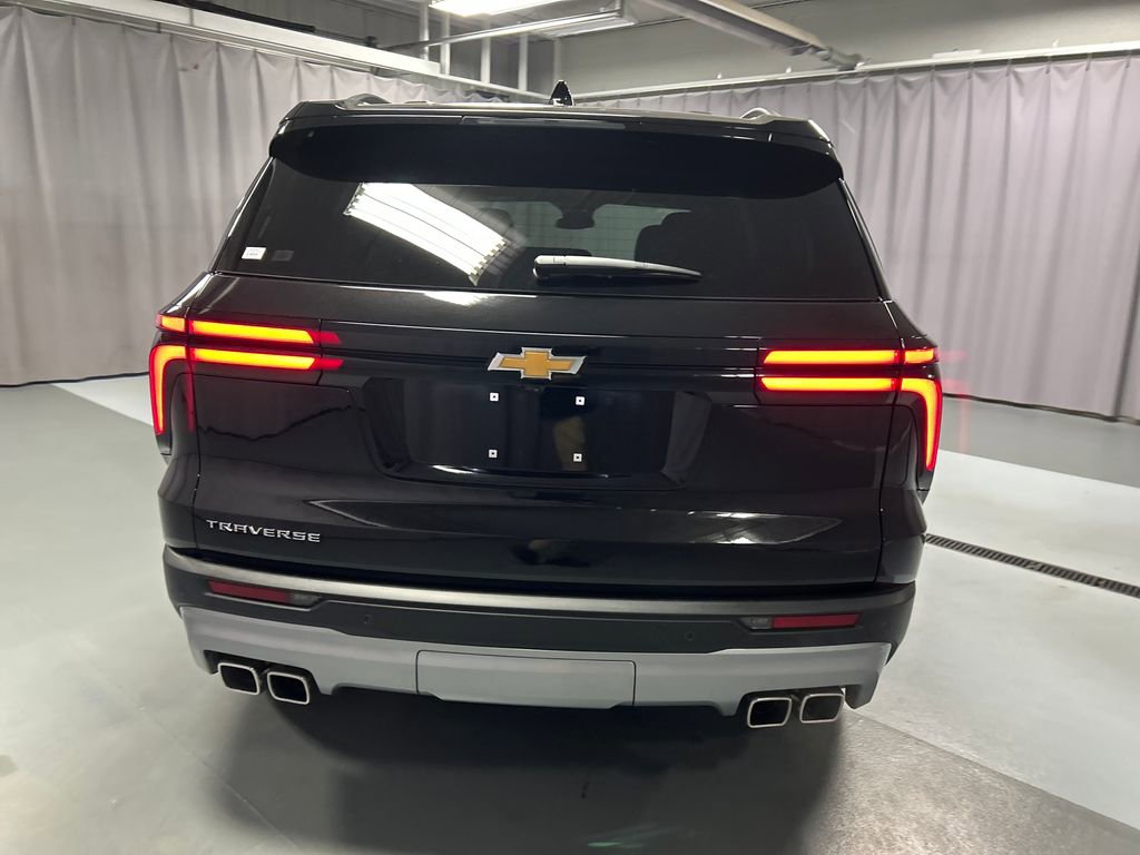 Used 2025 Chevrolet Traverse LT w/ Driver Confidence Package image 6