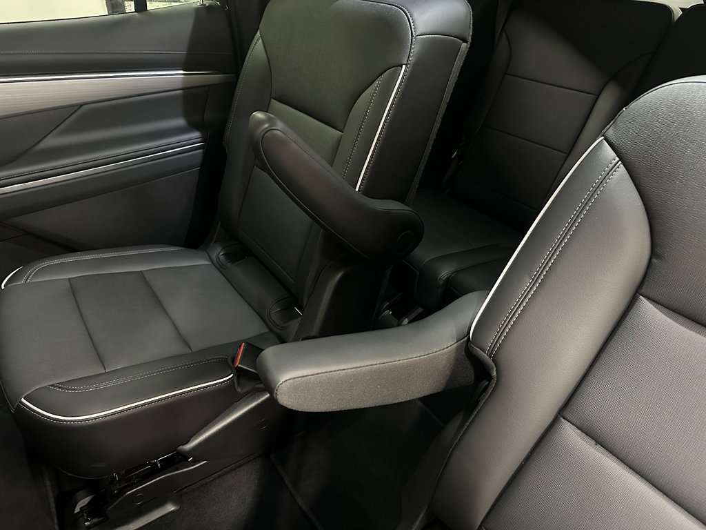 Certified 2025 Buick Enclave Preferred image 37