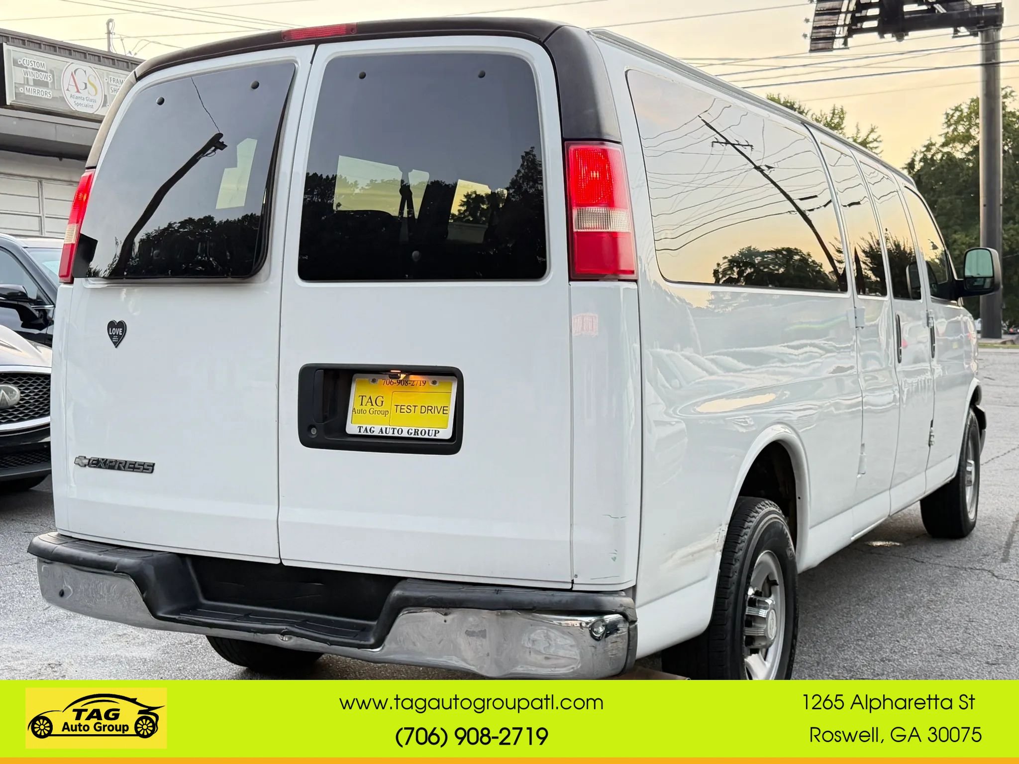 Used 2017 Chevrolet Express 3500 LT w/ LT Preferred Equipment Group RWD image 7
