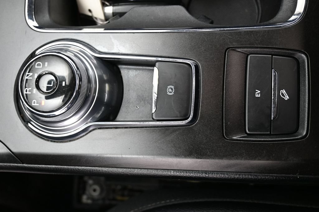 Used 2018 Ford Fusion Energi Titanium FWD image 25
