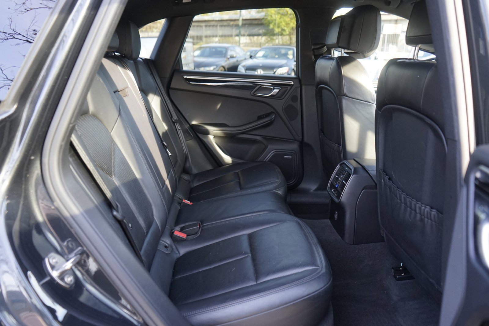 Used 2017 Porsche Macan S image 22