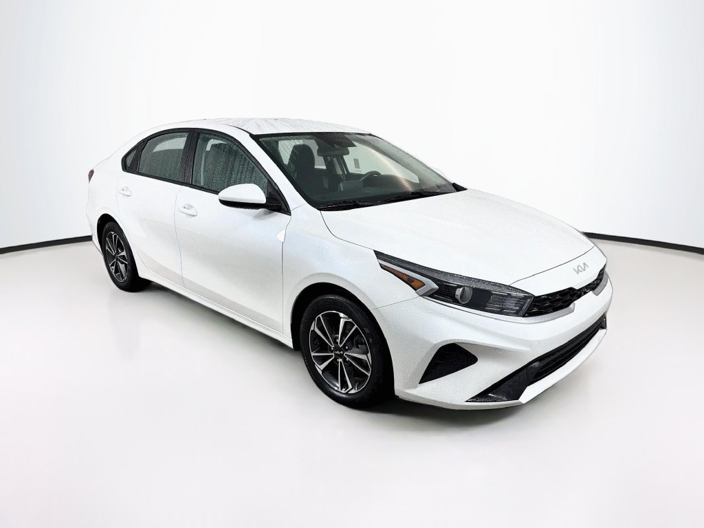 Used 2023 Kia Forte LXS FWD image 3