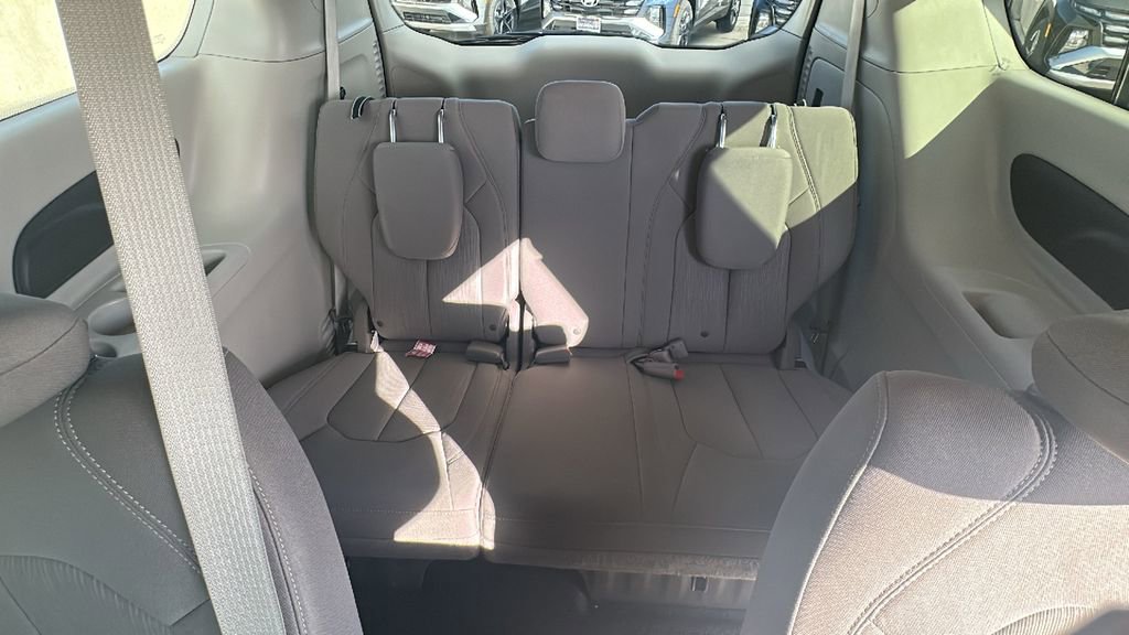 Used 2017 Chrysler Pacifica LX image 34