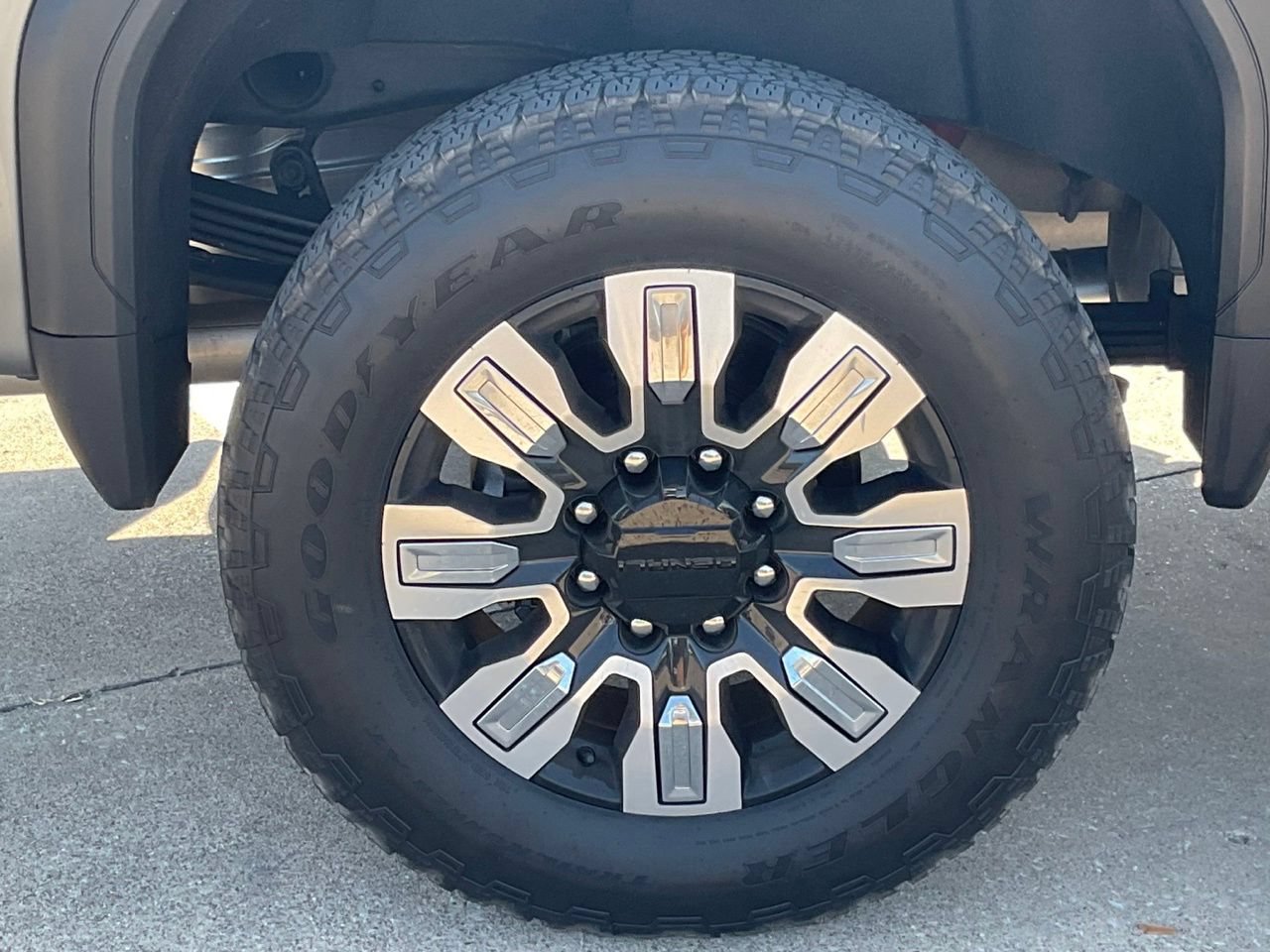 Used 2025 GMC Sierra 2500 Denali w/ Denali Reserve Package AWD/4WD image 7