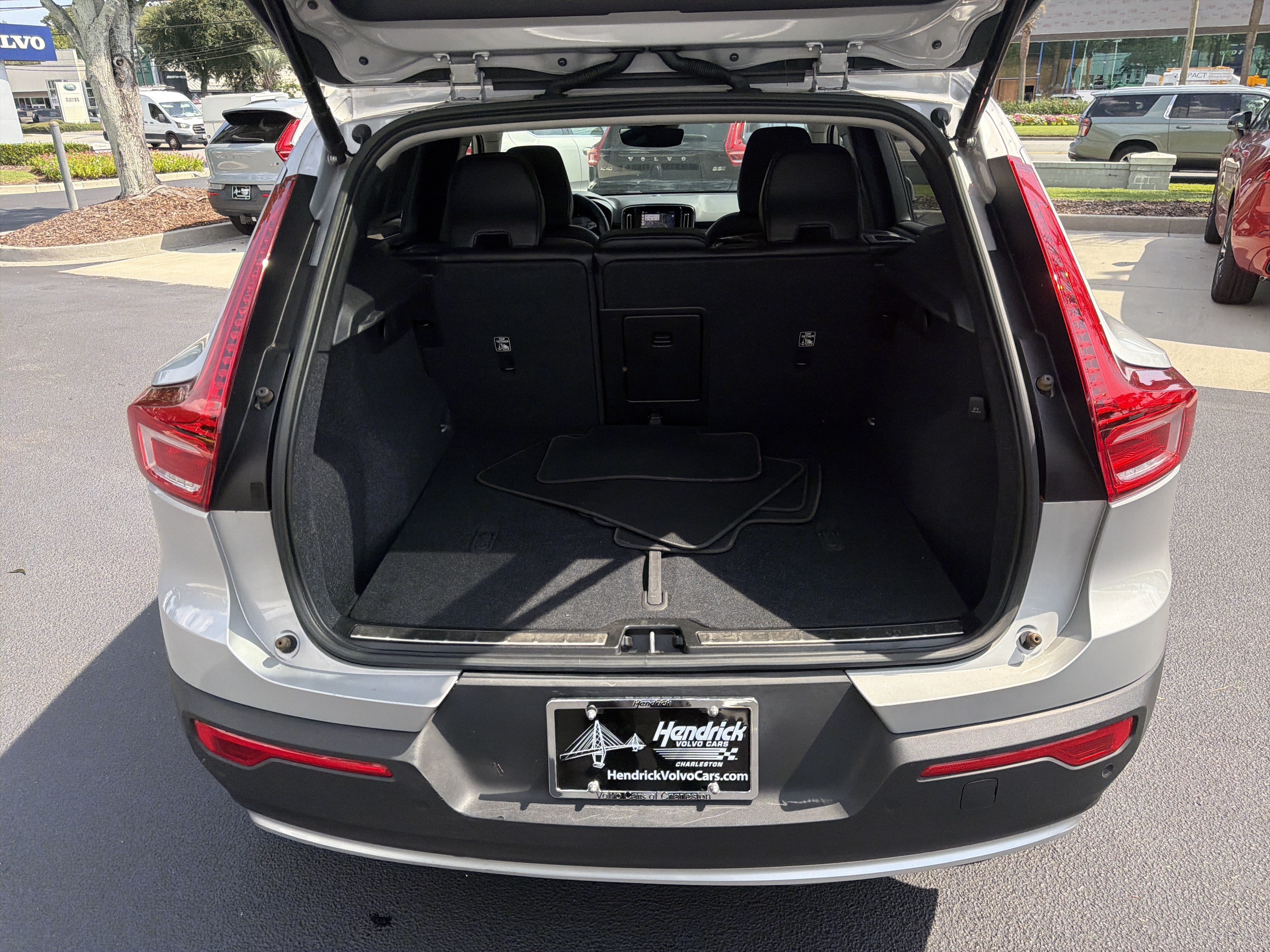 Certified 2023 Volvo XC40 B4 Plus w/ Driver Assist Package FWD image 34