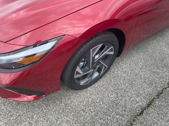 Certified 2025 Hyundai Elantra Sport w/ Cargo Package FWD image 2