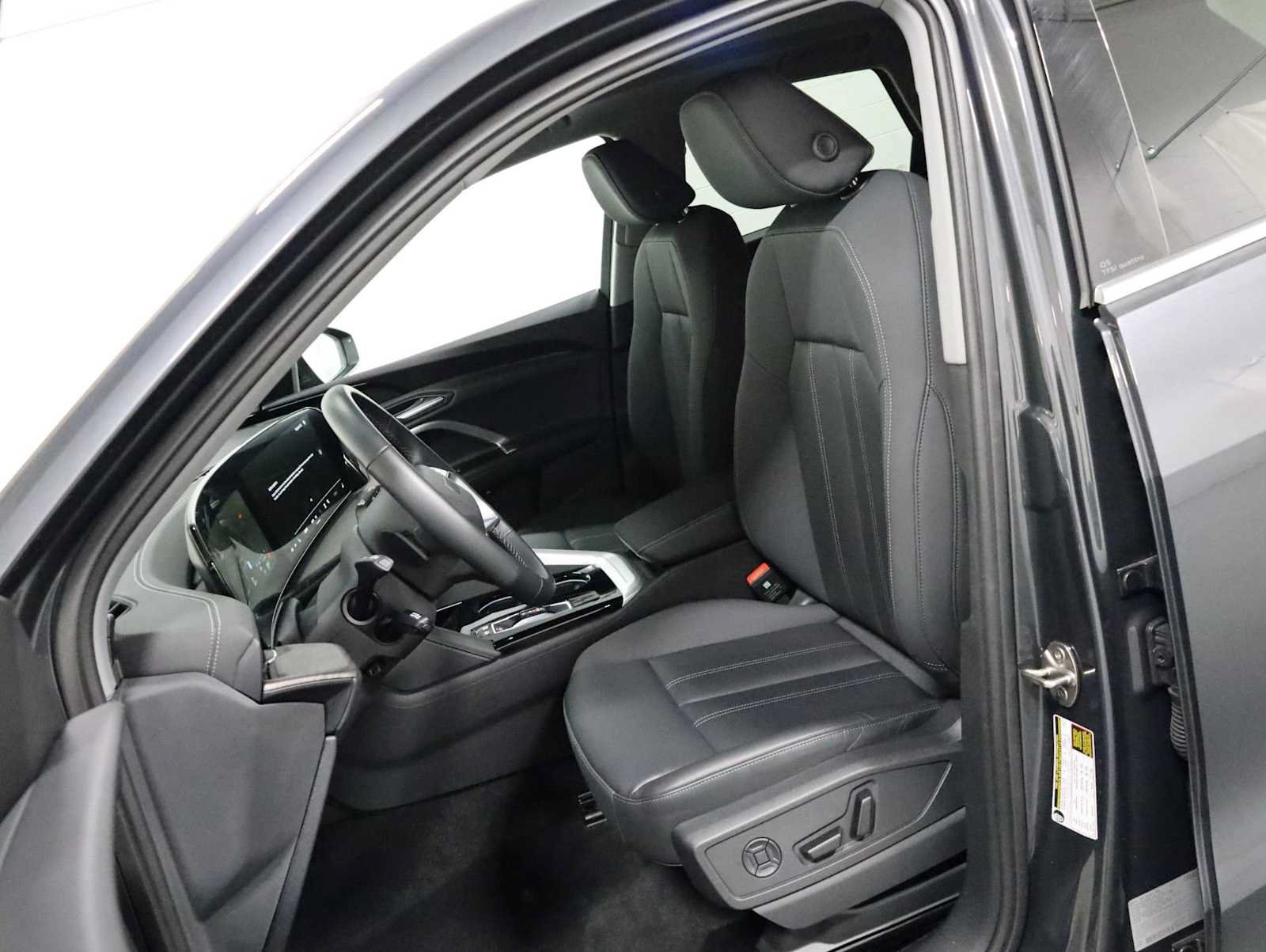Certified 2025 Audi Q5 Premium AWD/4WD image 5