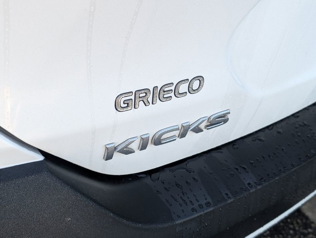 Used 2019 Nissan Kicks SR w/ SR Premium Package image 15