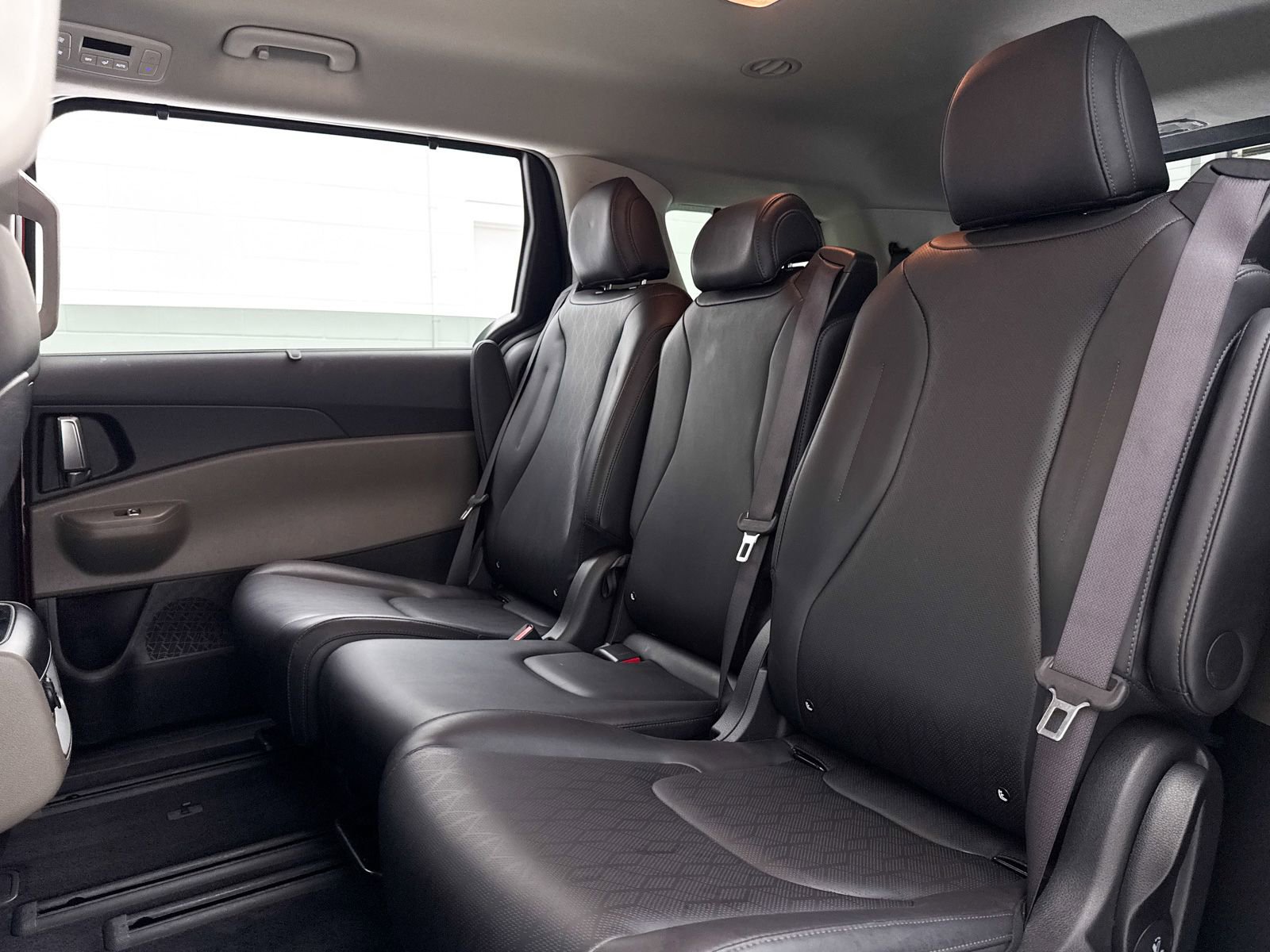 Certified 2025 Kia Carnival EX image 34