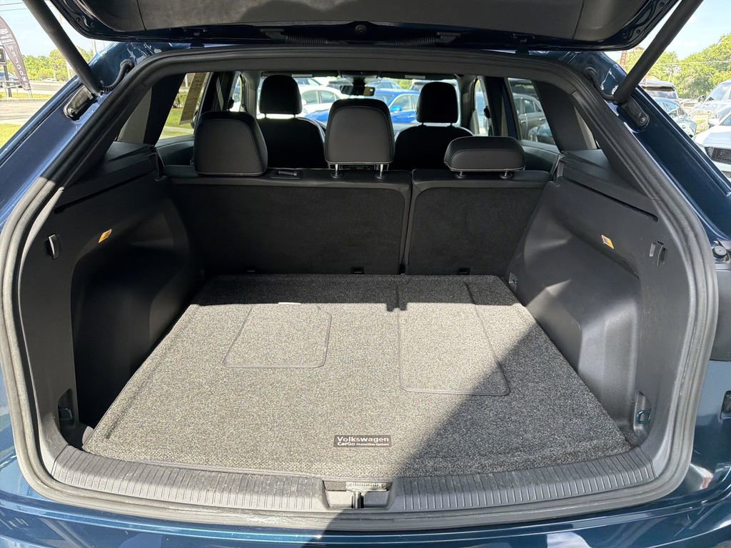 Used 2022 Volkswagen Atlas Cross Sport SEL R-Line image 11