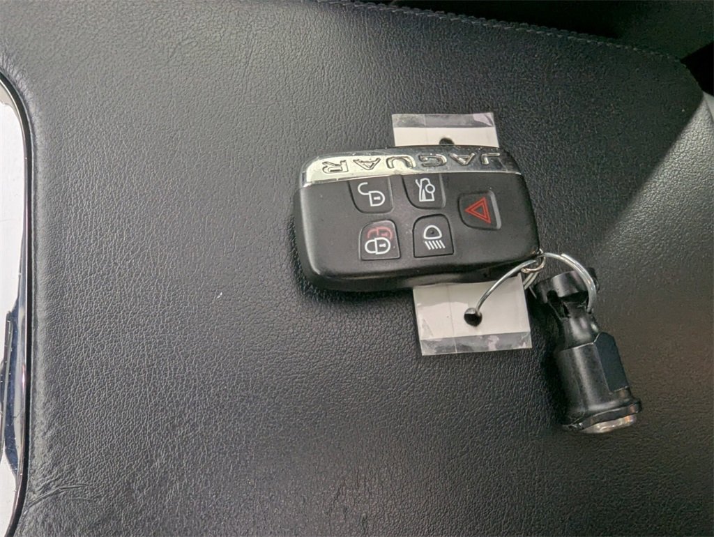 Used 2016 Jaguar XJ R-Sport image 26