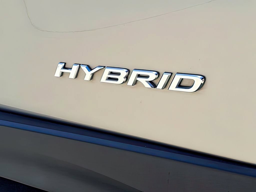 Used 2021 Lexus UX 250h w/ Accessory Package (Z2) AWD/4WD image 21