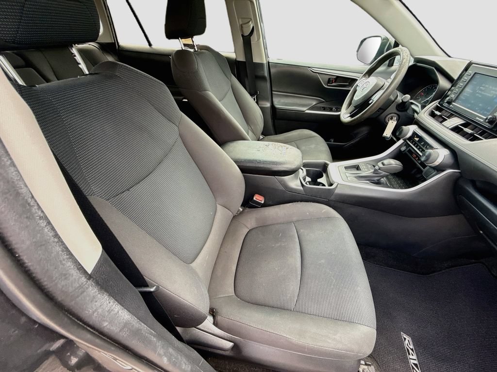 Used 2020 Toyota RAV4 LE w/ Carpet Mat Package FWD image 29