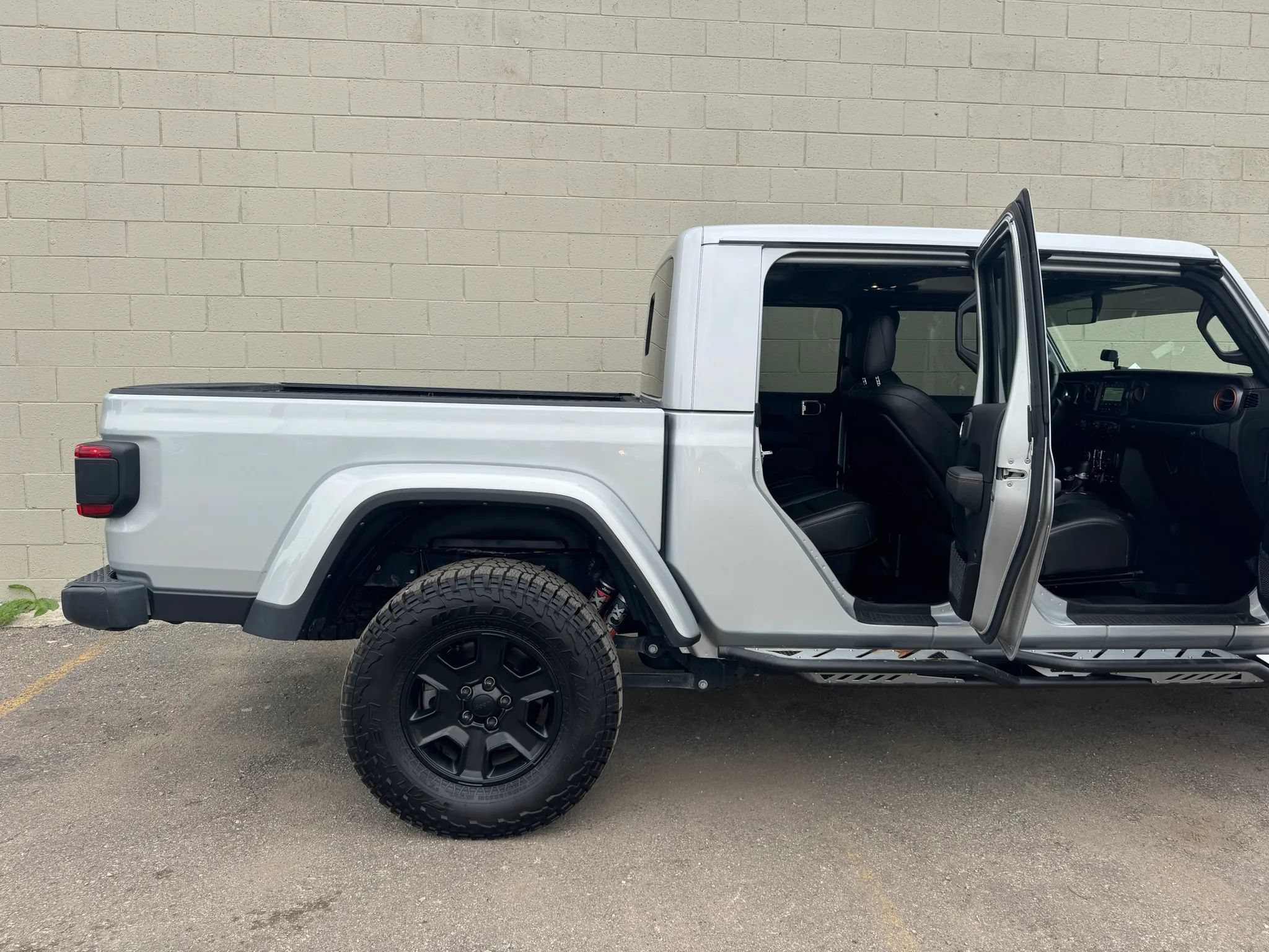 Used 2022 Jeep Gladiator Mojave w/ LED Lighting Group AWD/4WD image 7