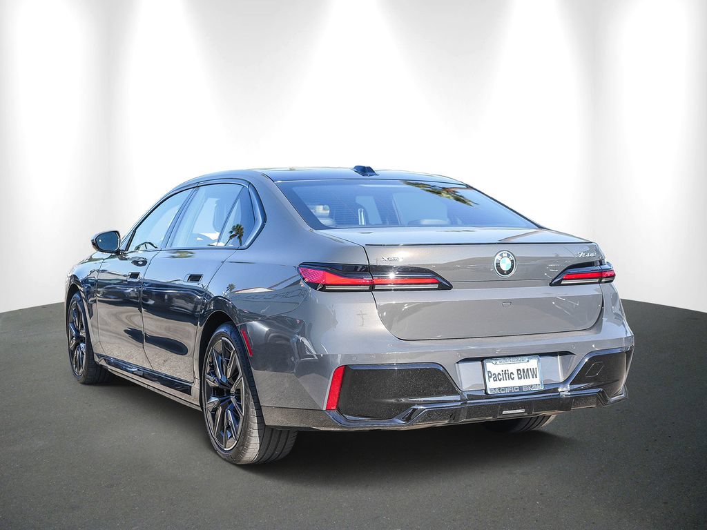 Used 2026 BMW 750e xDrive AWD/4WD image 4