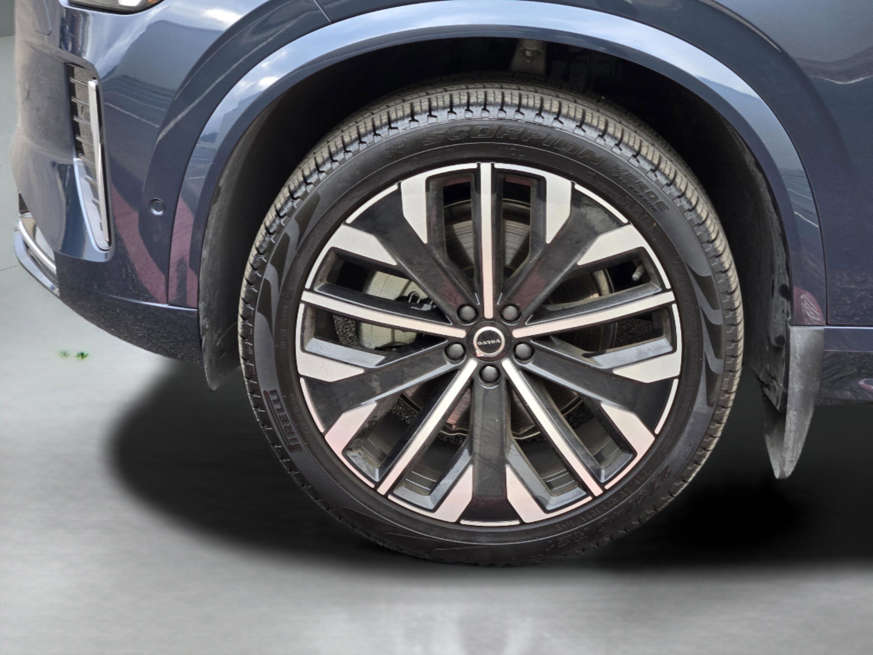 Used 2026 Volvo XC90 B6 Plus w/ Protection Package Premier image 37